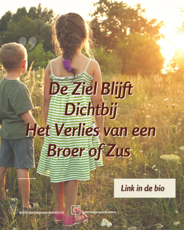 De Ziel Blijft Dichtbij: Het Verlies van een Broer of Zus ✨  Het verlies van een broer of zus is een van de meest ingrijpende ervaringen die iemand kan doormaken. Het is een pijn die diep reikt, vaak veel dieper dan we ons realiseren. Vaak wordt de impact op de achterblijvende broer of zus onderschat. Er is veel aandacht voor de ouders, maar de rouw van de achterblijvende kinderen wordt vaak niet gezien.  Bij kinderen, vooral bij nieuwetijdskinderen, speelt er iets bijzonders. Deze kinderen hebben een sterk spiritueel bewustzijn en kunnen op een dieper niveau verbonden zijn met de spirituele wereld.  Wanneer een broer of zus sterft, blijft de ziel vaak dicht bij hen, zelfs als het lichaam is verdwenen.  Voor kinderen voelt dit contact niet als fantasie, maar als een diep gewortelde, onzichtbare band die blijft bestaan, zelfs na de dood. 💫  Nieuwetijdskinderen hebben vaak het vermogen om met de ziel van hun overleden broer of zus te communiceren. Ze voelen hun aanwezigheid nog, spelen met ze en praten zelfs tegen hen. Het is voor hen heel normaal.  Voor volwassenen is dit moeilijk te begrijpen, maar voor kinderen is het een manier om het verlies te verwerken en te integreren. Het is een spirituele ervaring die hen helpt om te blijven geloven in de liefde en de verbinding die hun broer of zus hen nog steeds geeft, ook al is die persoon fysiek niet meer aanwezig. 🌟  💖 Laten we als volwassenen deze spirituele ervaringen serieus nemen en kinderen ruimte geven om deze bijzondere band te blijven voelen.  Het helpt hen niet alleen met hun rouwproces, maar het opent ook onze ogen voor de diepere lagen van het leven en de dood. De ziel is nog altijd aanwezig. 🌸  👉 Heb jij zelf ervaringen met het verlies van een broer of zus, of zie je dit bij kinderen in je omgeving?  Deel je gedachten of verhalen in de reacties hieronder. Het is belangrijk om hierover te praten en elkaar te steunen. 💬  #Rouw #BroerEnZus #SpiritueelBewustzijn #Nieuwetijdskinderen #Zielenband #Verlies #Healing #KinderSpiritualiteit #DeZielBlijftDichtbij